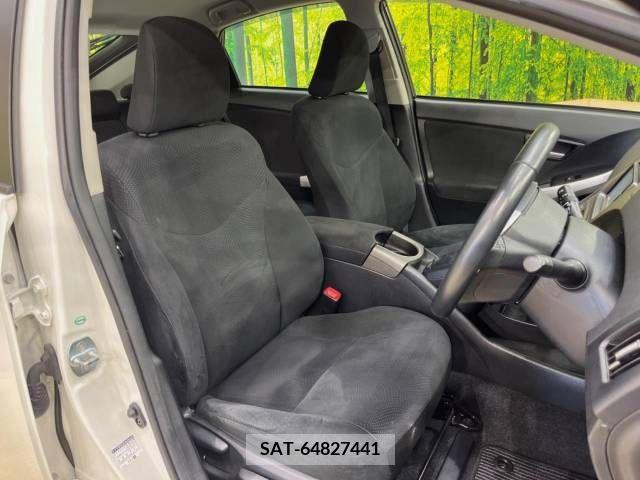 Toyota PRIUS 2013-03 366338-8