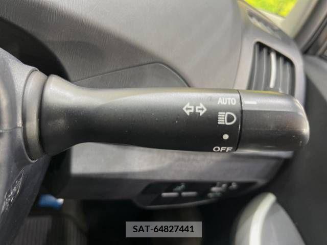 Toyota PRIUS 2013-03 366338-6