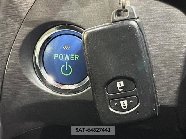 Toyota PRIUS 2013-03 366338-5