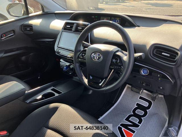 Toyota PRIUS 2019-05 205036-10