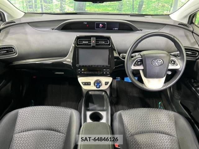 Toyota PRIUS 2017-08 282078-1