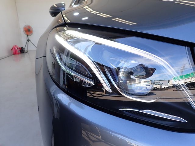 Mercedes Benz E-CLASS 2019-04 18335-9