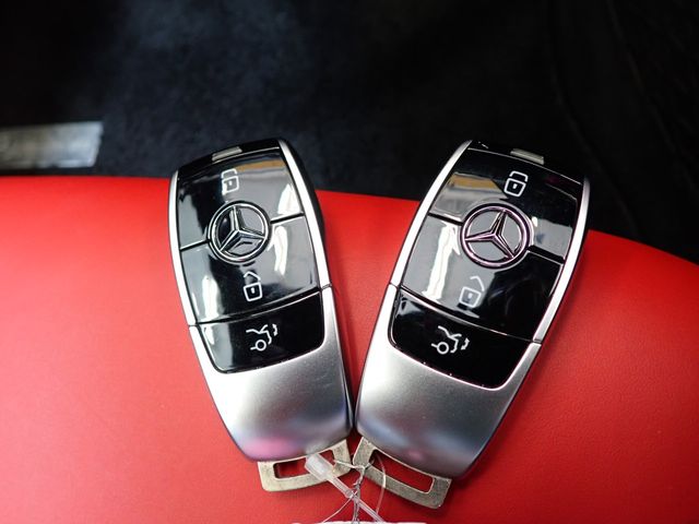 Mercedes Benz E-CLASS 2019-04 18335-26