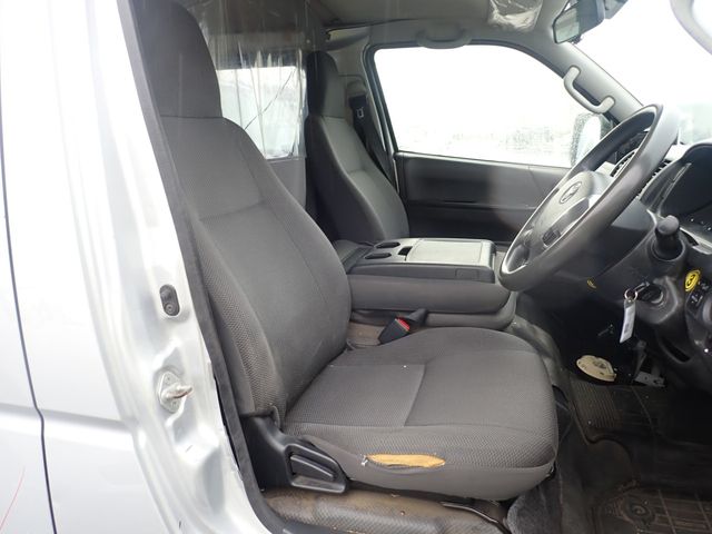 Toyota HIACE VAN 2018-04 5849-1