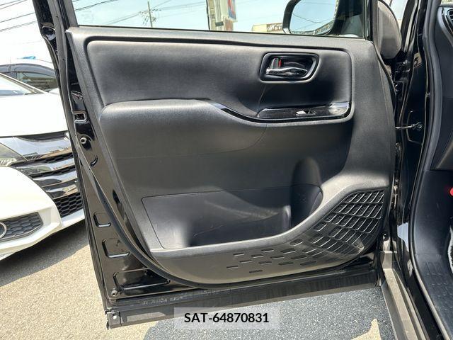 Toyota NOAH 2019-03 365088-10