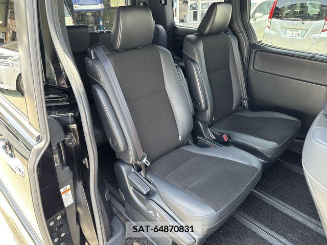 Toyota NOAH 2019-03 365088-16