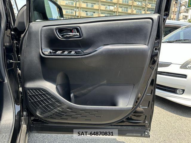 Toyota NOAH 2019-03 365088-11