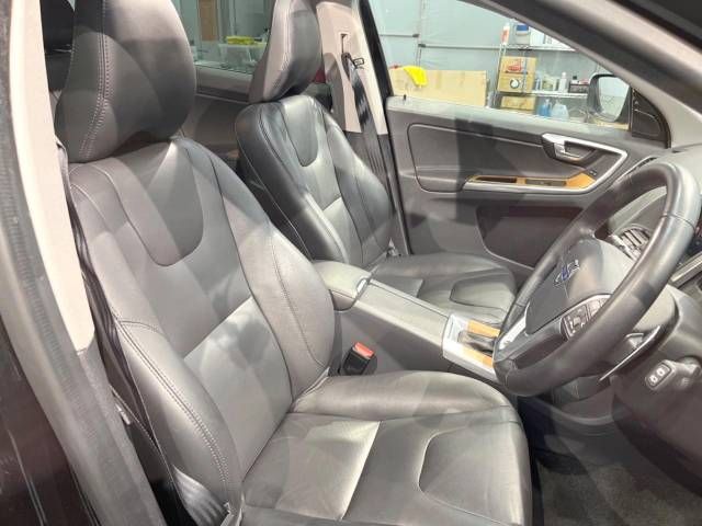 Volvo XC60 2017-05 22092-11