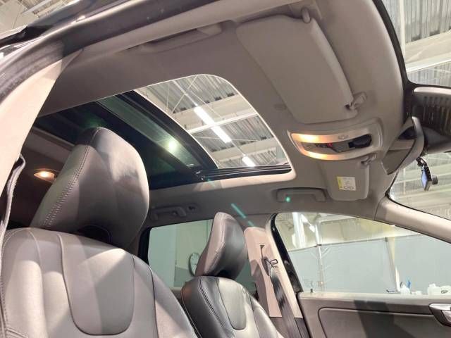 Volvo XC60 2017-05 22092-4