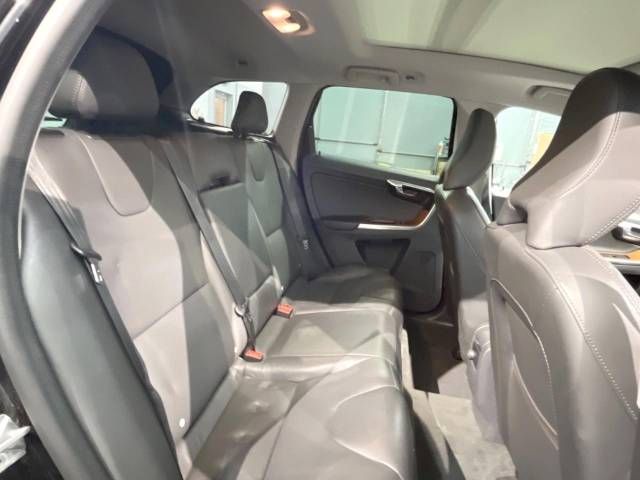 Volvo XC60 2017-05 22092-12