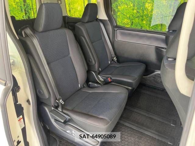 Toyota VOXY HYBRID 2015-07 350278-9