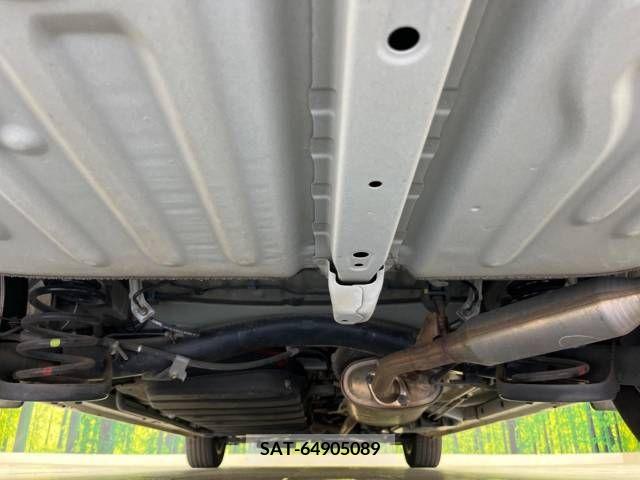Toyota VOXY HYBRID 2015-07 350278-19