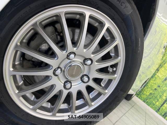 Toyota VOXY HYBRID 2015-07 350278-15