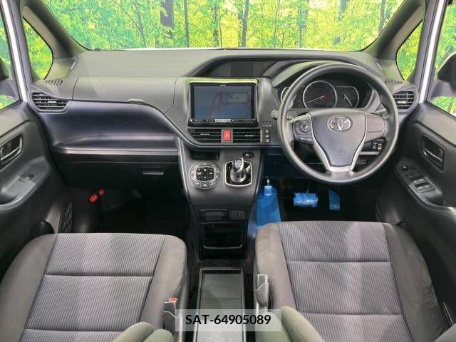 Toyota VOXY HYBRID 2015-07 350278-1