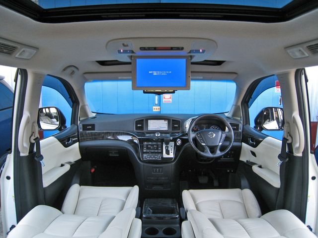 Nissan ELGRAND 2017-07 3879-14