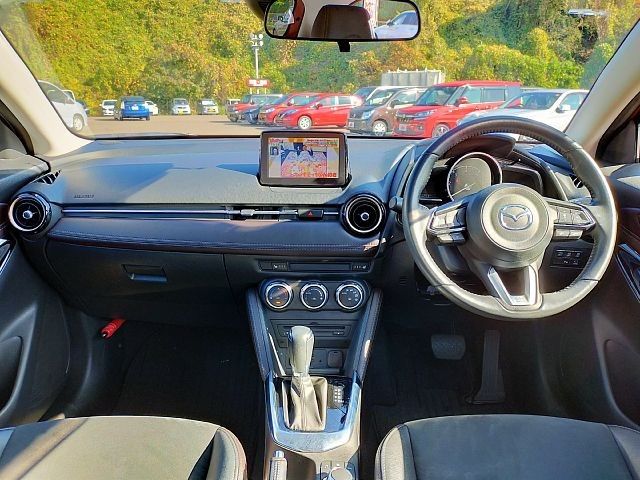 Mazda DEMIO 2018-01 15672-1
