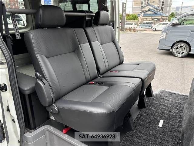 Nissan NV350 Caravan 2018-01 317330-7