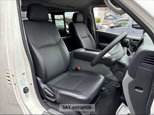 Nissan NV350 Caravan 2018-01 317330-6