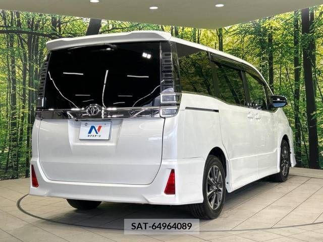 Toyota VOXY 2017-11 370393-18