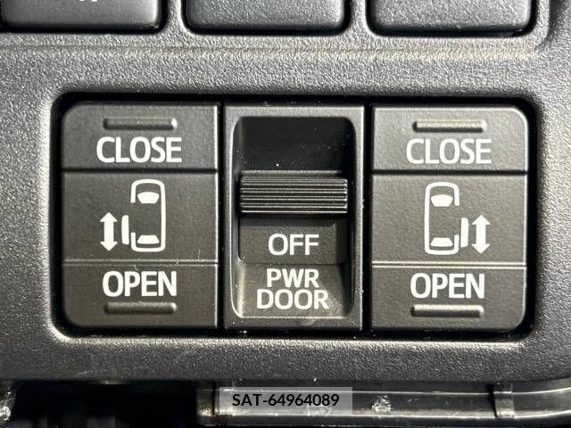 Toyota VOXY 2017-11 370393-6