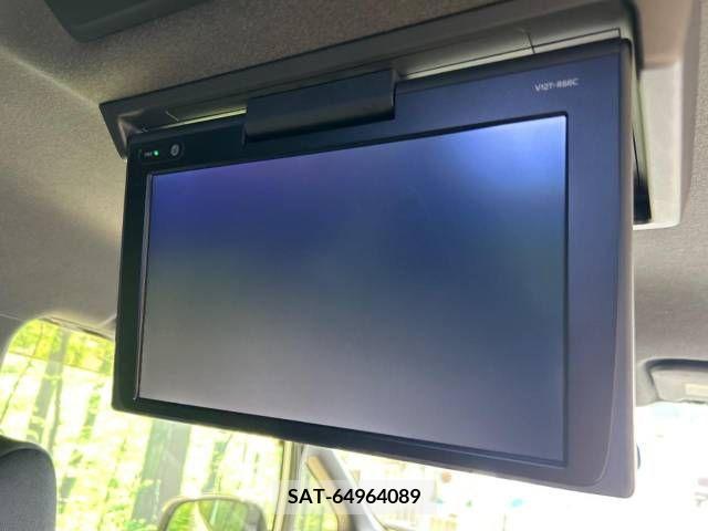 Toyota VOXY 2017-11 370393-4