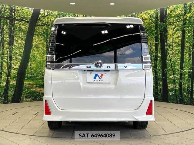Toyota VOXY 2017-11 370393-16