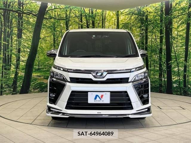 Toyota VOXY 2017-11 370393-15