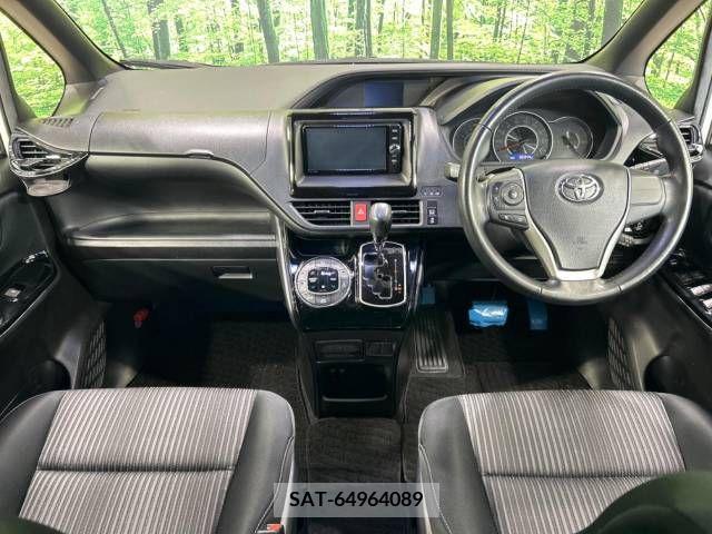 Toyota VOXY 2017-11 370393-1