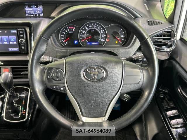 Toyota VOXY 2017-11 370393-12