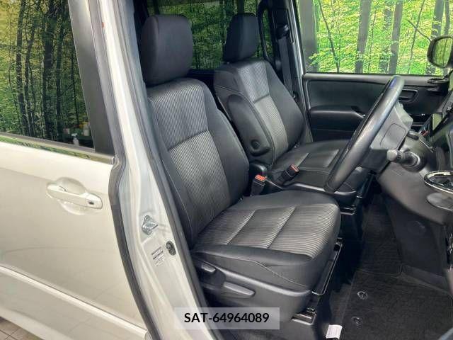 Toyota VOXY 2017-11 370393-8
