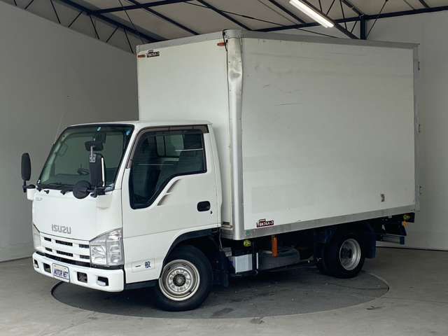 Isuzu ELF TRUCK 2009-06 8622-4