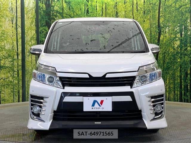 Toyota VOXY 2015-07 370471-15