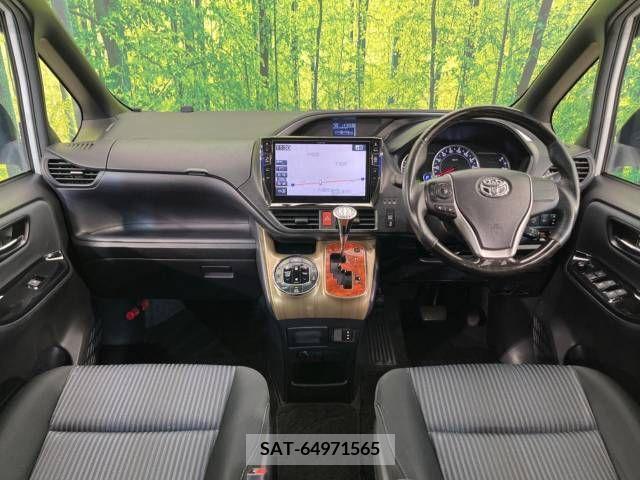 Toyota VOXY 2015-07 370471-1