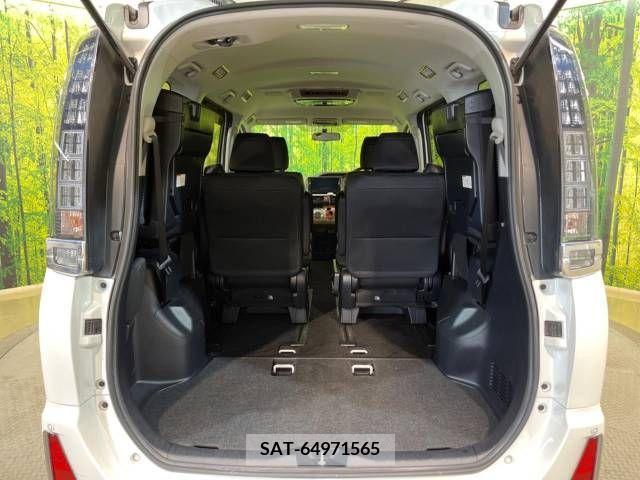 Toyota VOXY 2015-07 370471-12