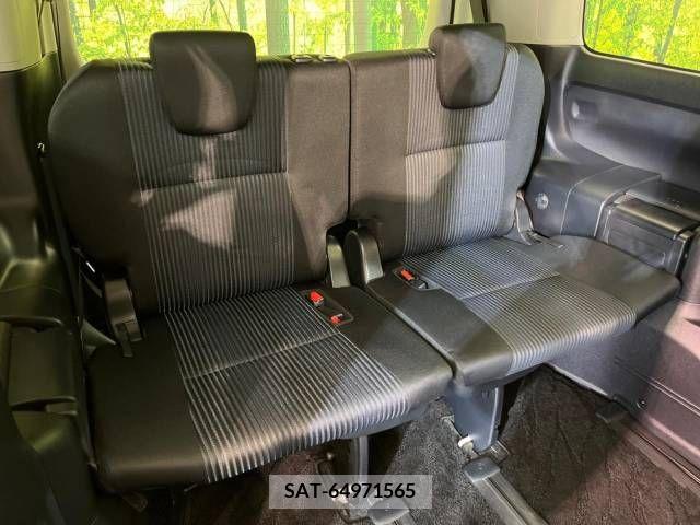 Toyota VOXY 2015-07 370471-11