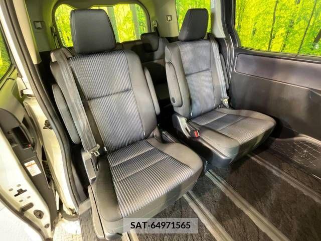 Toyota VOXY 2015-07 370471-10