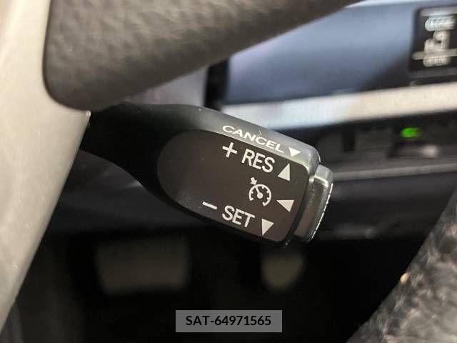 Toyota VOXY 2015-07 370471-8