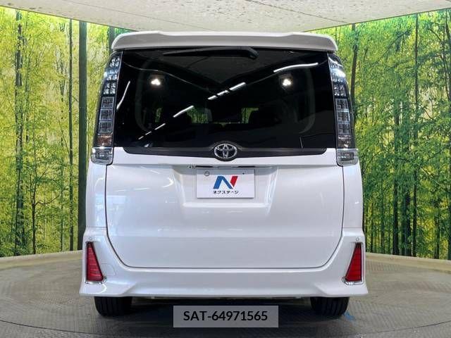 Toyota VOXY 2015-07 370471-16