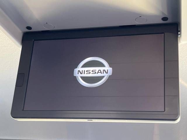 Nissan ELGRAND 2017-08 12810-2