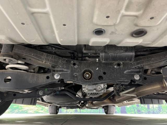 Nissan ELGRAND 2017-08 12810-19