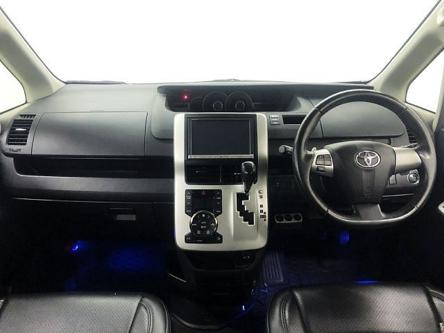 Toyota VOXY 2013-07 9107-1