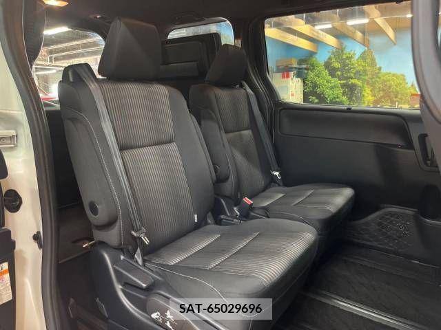 Toyota VOXY 2017-12 288894-9