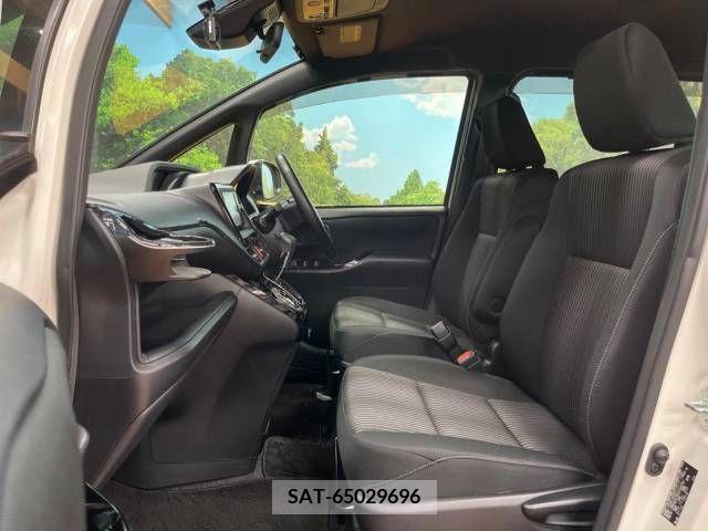 Toyota VOXY 2017-12 288894-8