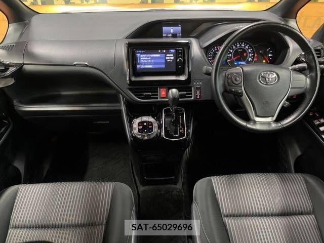Toyota VOXY 2017-12 288894-1