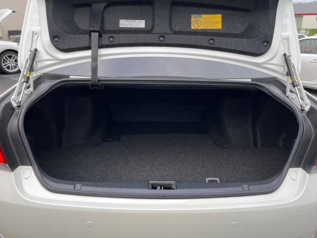 Toyota CROWN SEDAN 2013-03 11903-11
