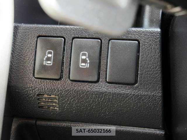 Toyota VOXY 2011-08 216308-7