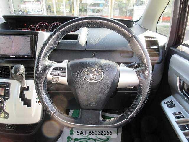 Toyota VOXY 2011-08 216308-3