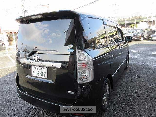 Toyota VOXY 2011-08 216308-2