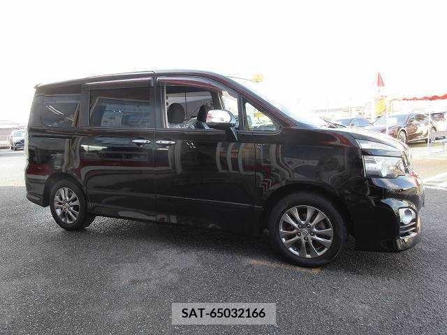 Toyota VOXY 2011-08 216308-17