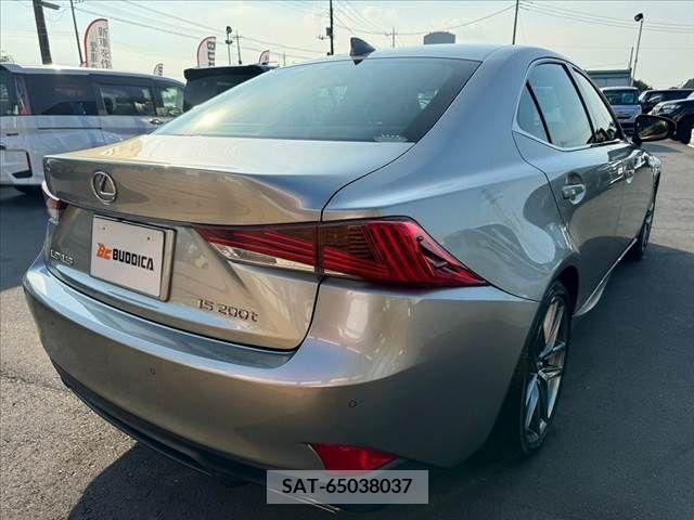 Lexus IS 2017-06 388402-12